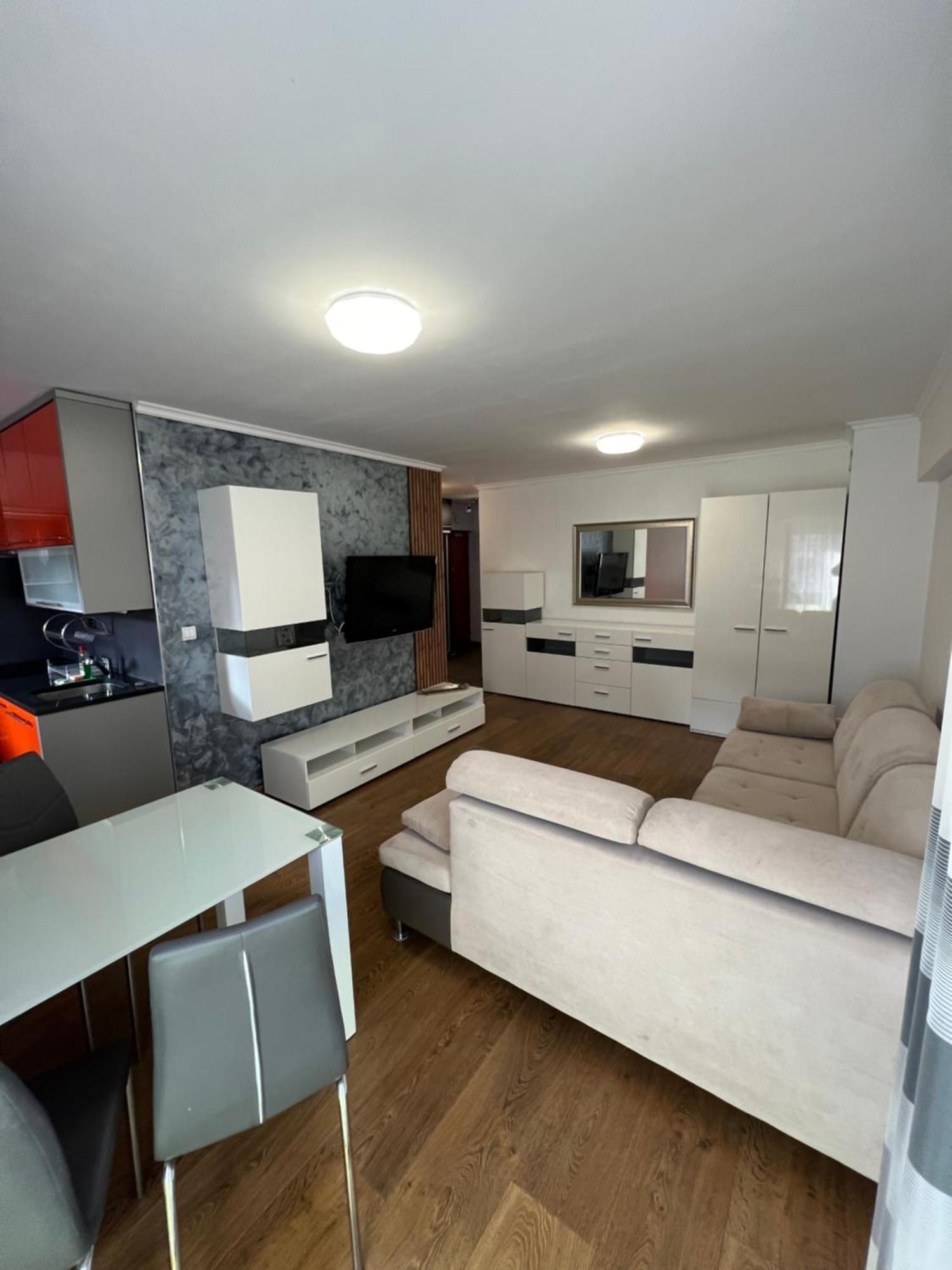 Holiday Apartments 克雷尼察 外观 照片