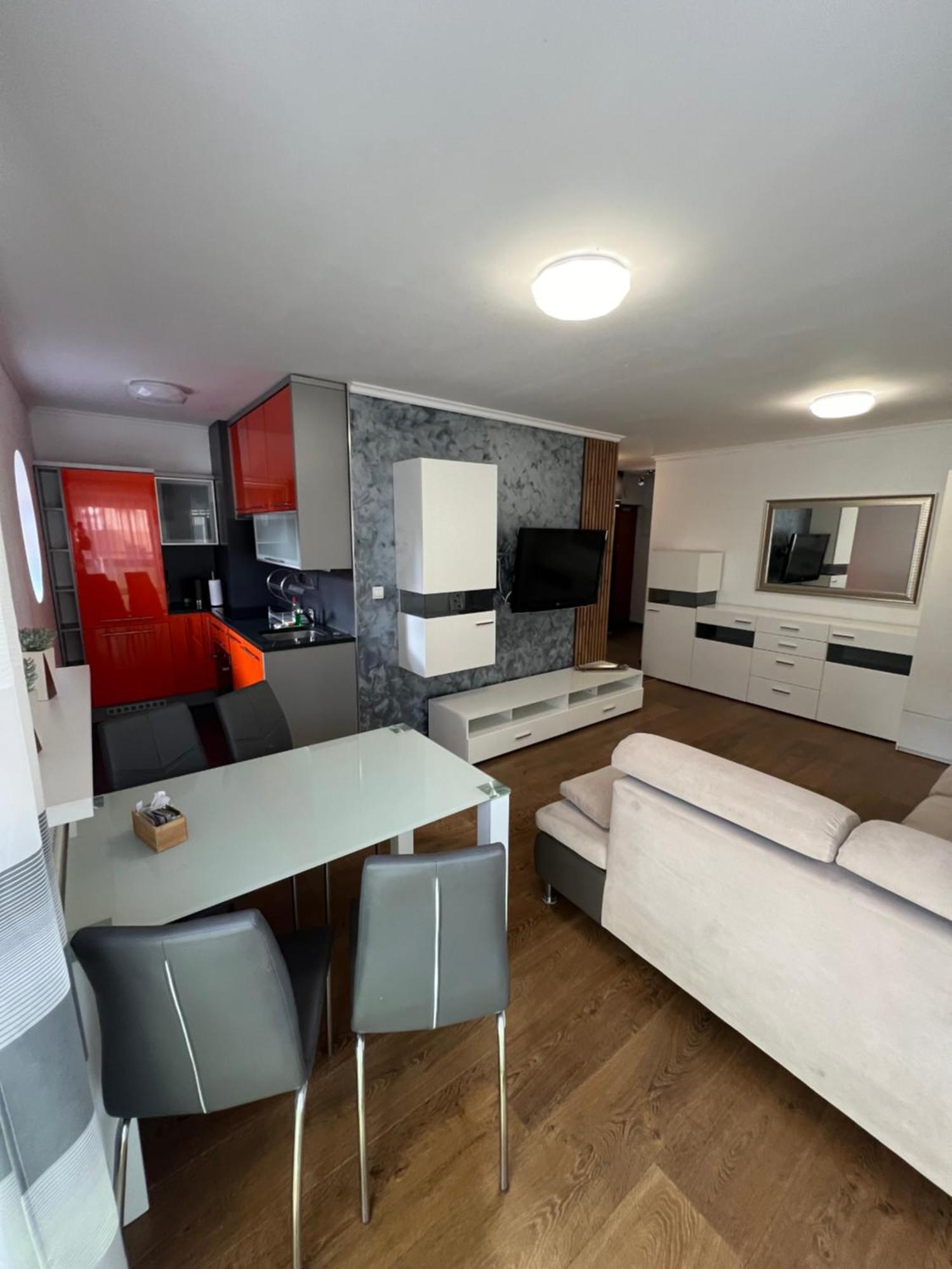 Holiday Apartments 克雷尼察 外观 照片